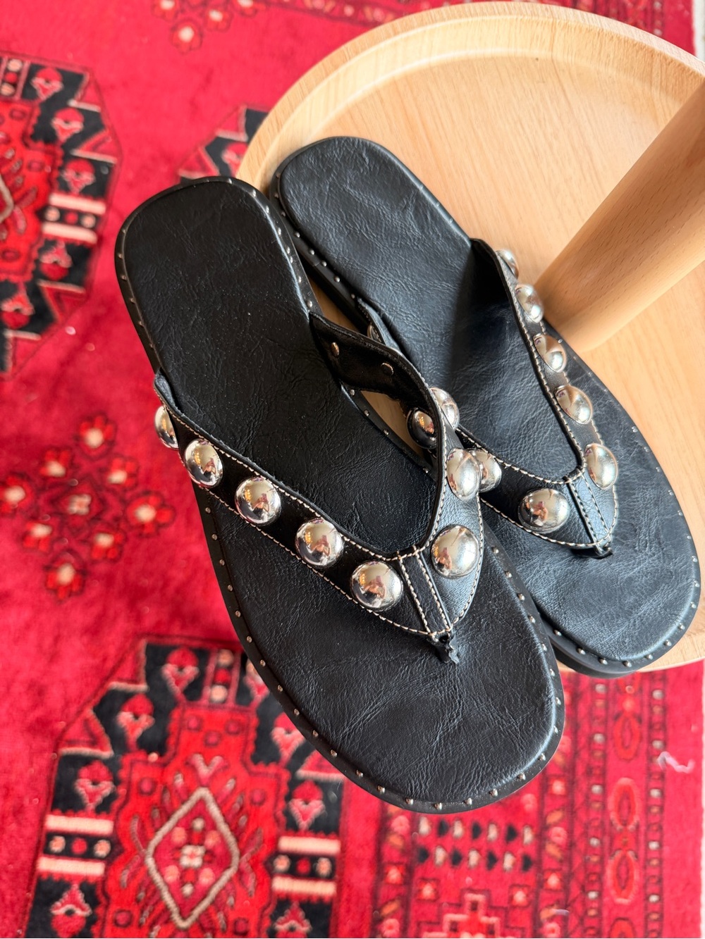 Black Studded Women’s Thong Sandals - Sleek Everyday Comfort